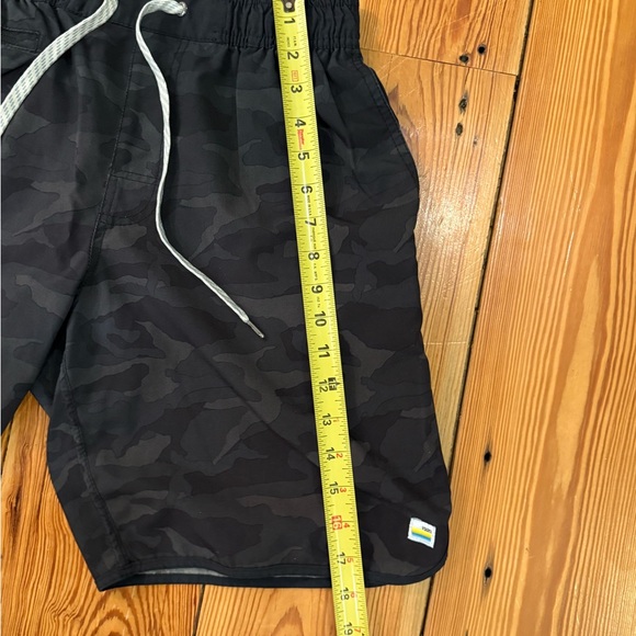 Vuori Short Men’s Large Camo Drawstring Pocket Logo Run Gym Hype Core - Picture 8 of 10